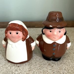 Publix the lilgrims pair salt and paper shakers